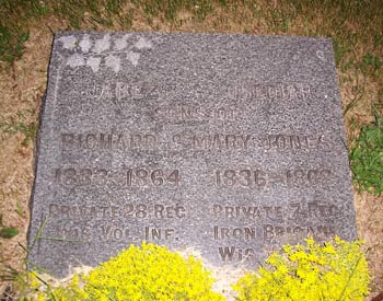 Cemetery marker for Jabez Jones and Obadiah Jones